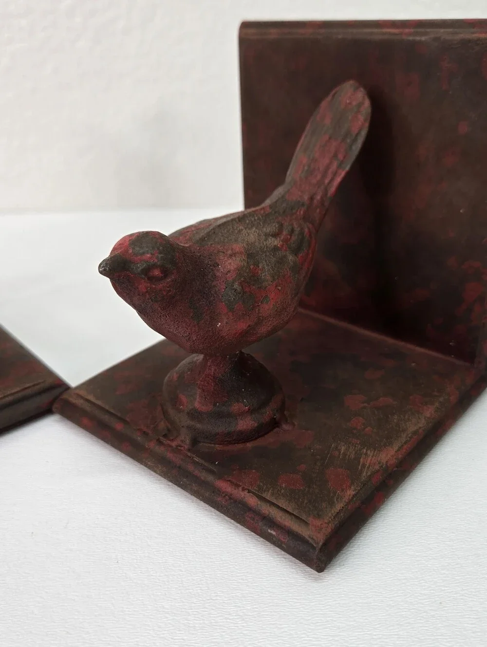 Vtg Cast Iron Songbird Sparrow Bookends Pair Red Paint Country Shelf Art Statues